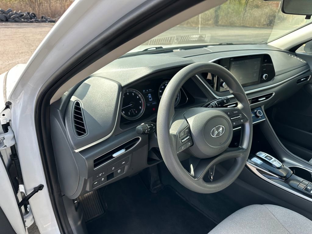 Used 2021 Hyundai Sonata SE w/ Preferred Accessory Package FWD image 19