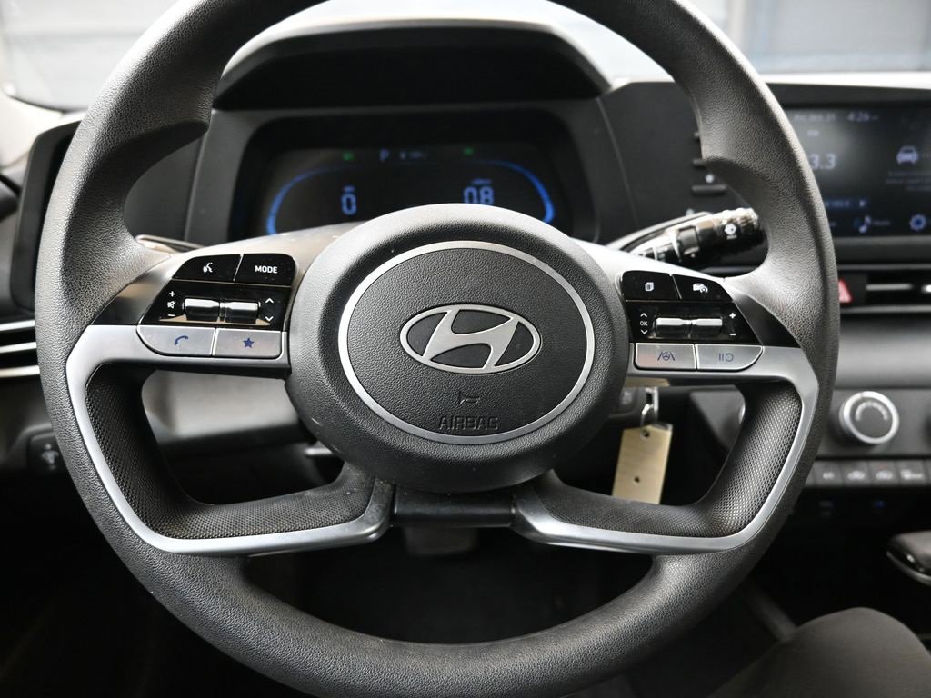 Certified 2025 Hyundai Elantra SE image 25