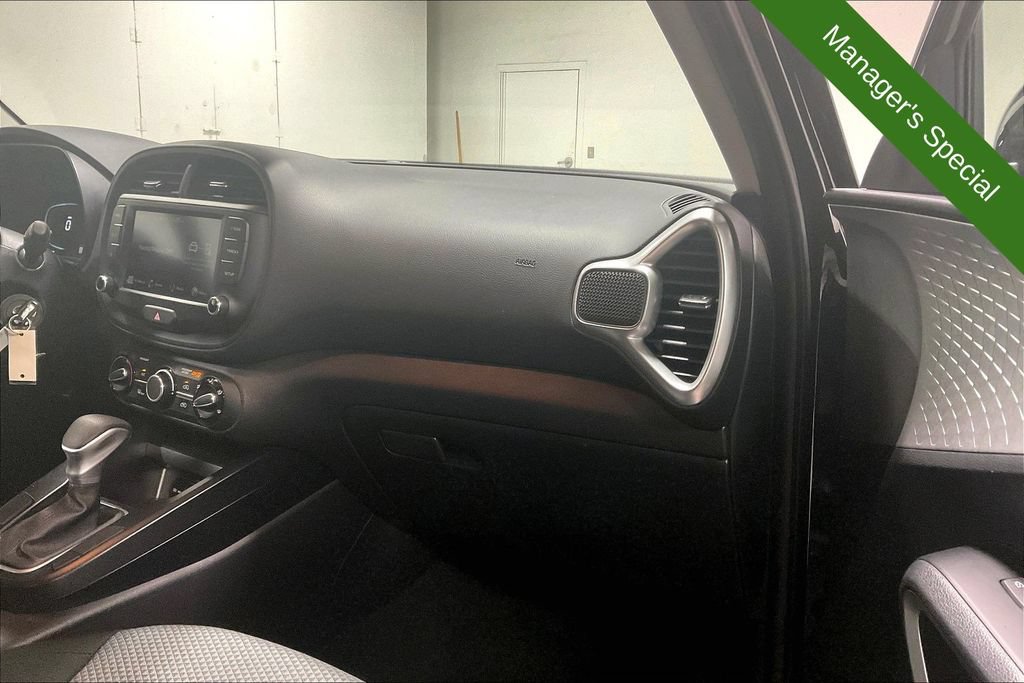 Used 2025 Kia Soul LX FWD image 19