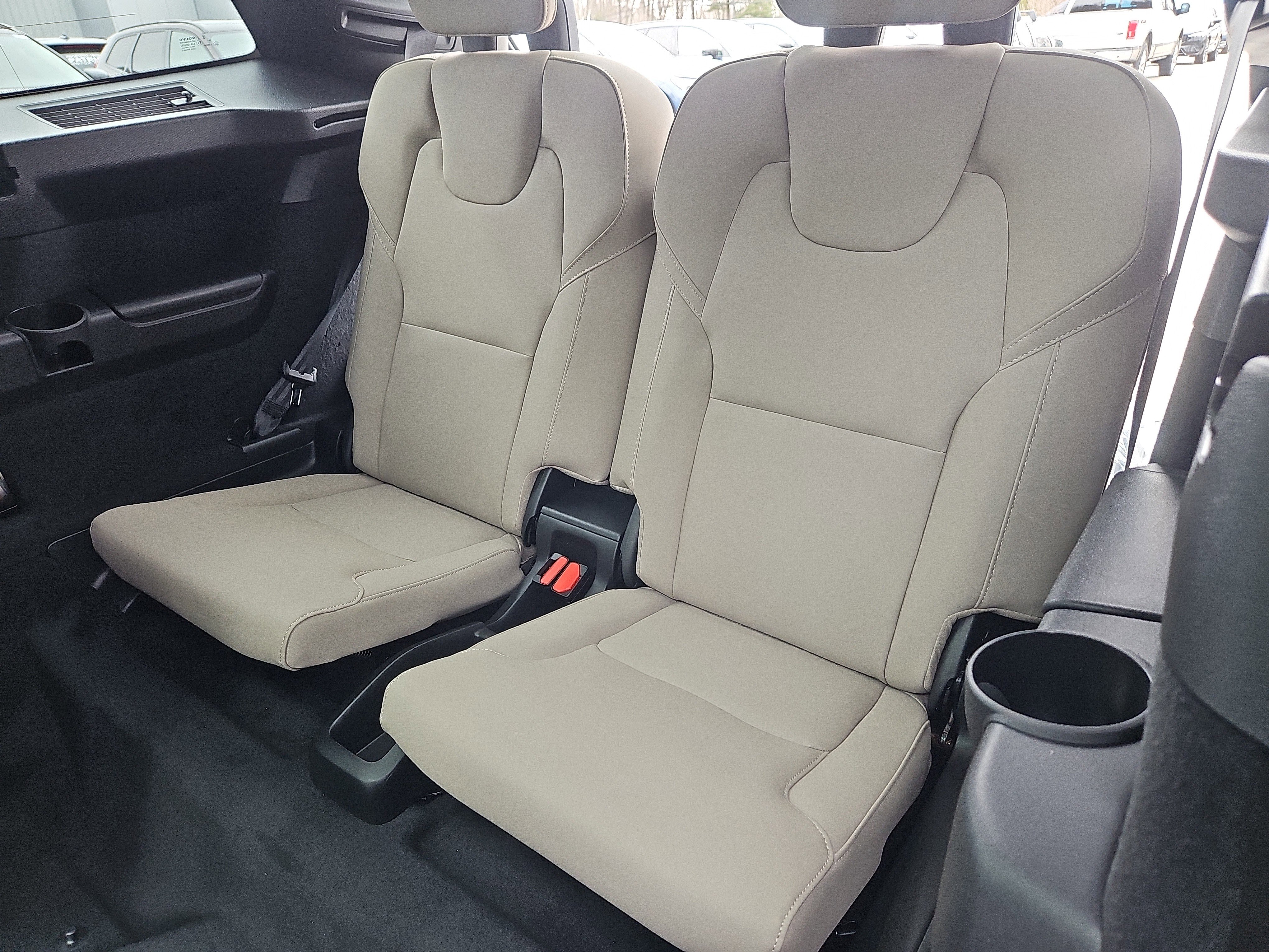 New 2026 Volvo XC90 B6 Plus w/ Protection Package Premier image 22