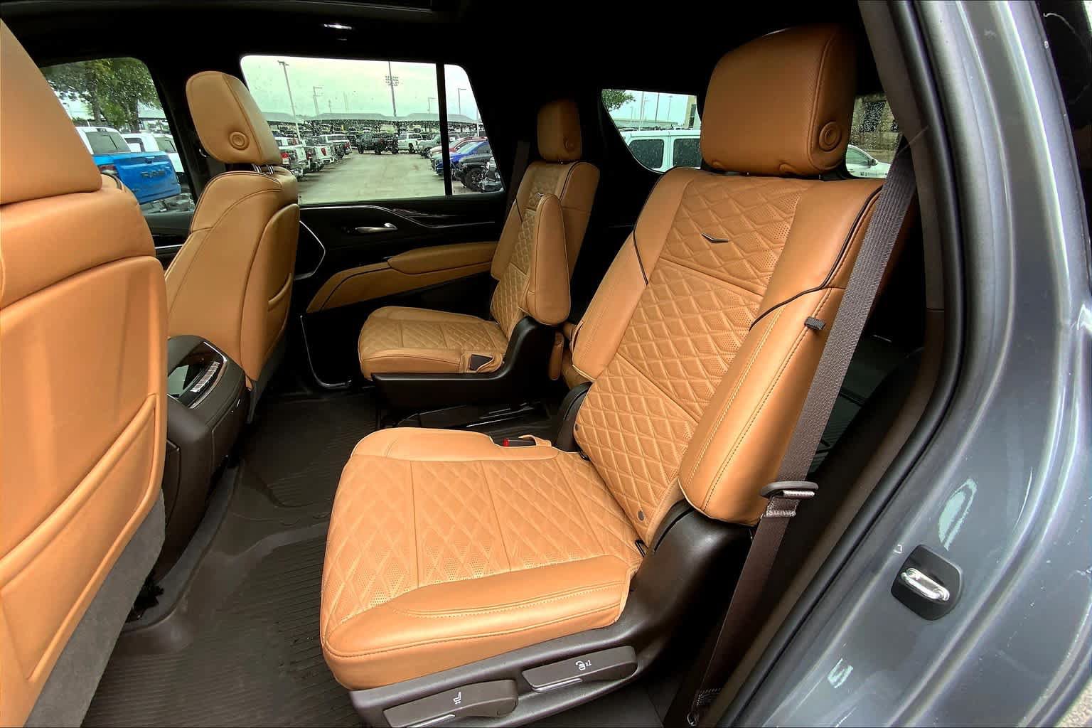 Used 2021 Cadillac Escalade Premium Luxury w/ Driver Assist Tech Package AWD/4WD image 19