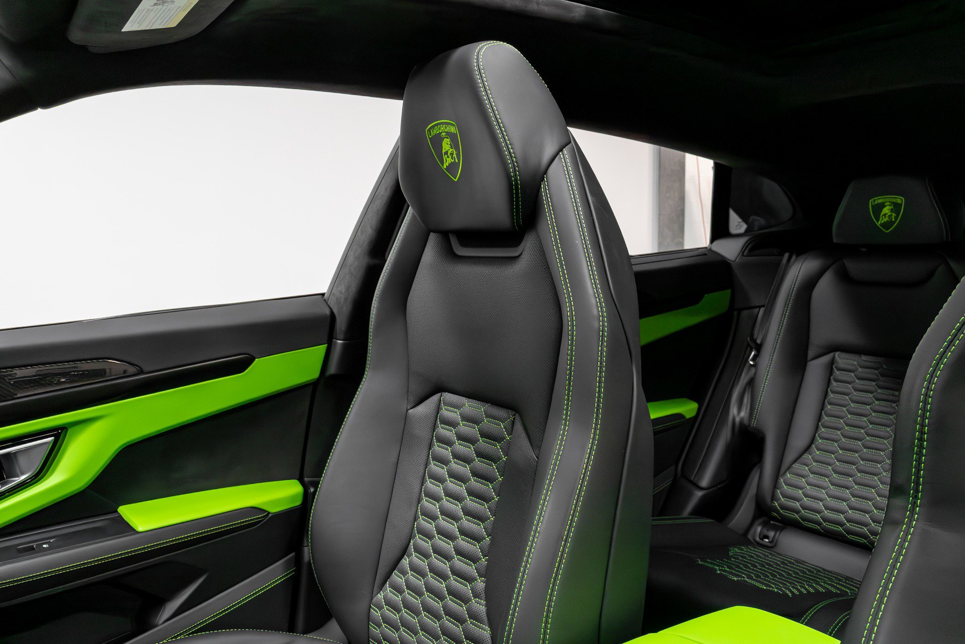 Used 2022 Lamborghini Urus image 12