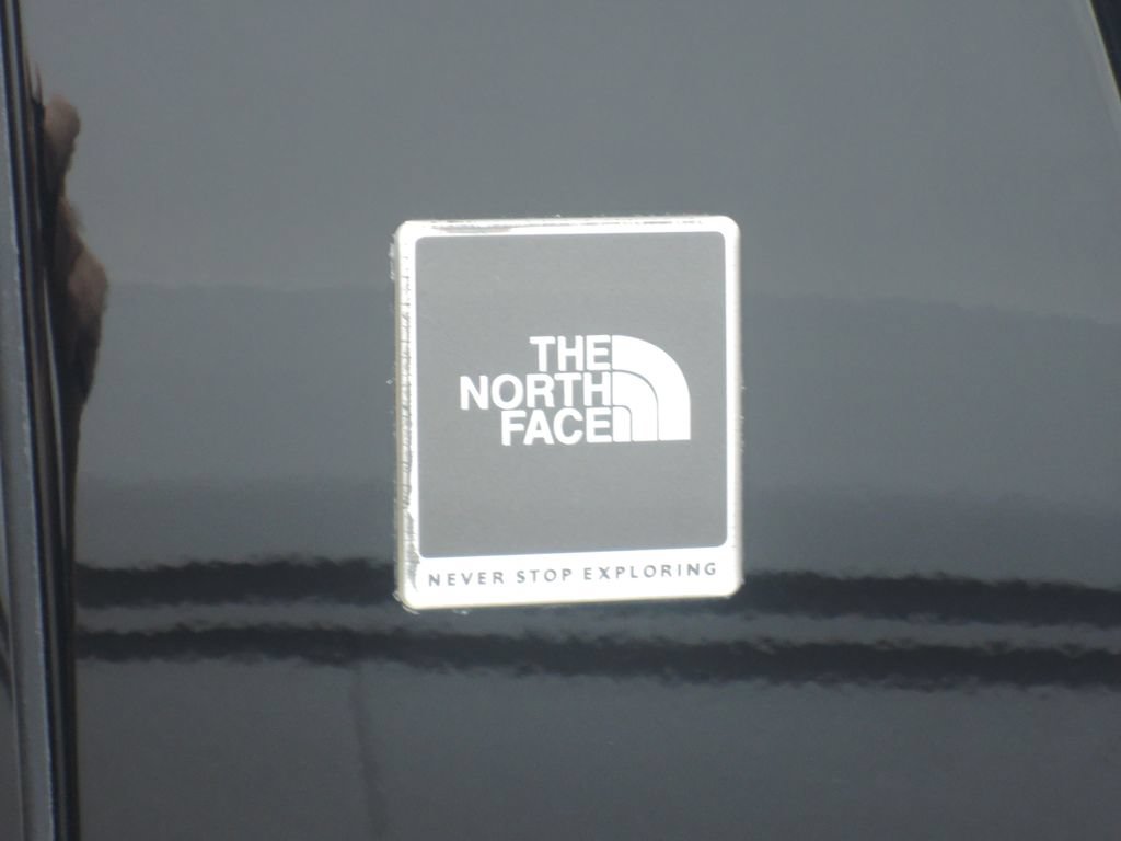 Used 2003 Chevrolet Avalanche 4x4 w/ The North Face Edition image 7