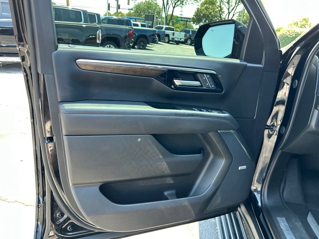 Certified 2025 Chevrolet Tahoe High Country AWD/4WD image 17