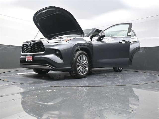 Used 2024 Toyota Highlander Platinum image 37