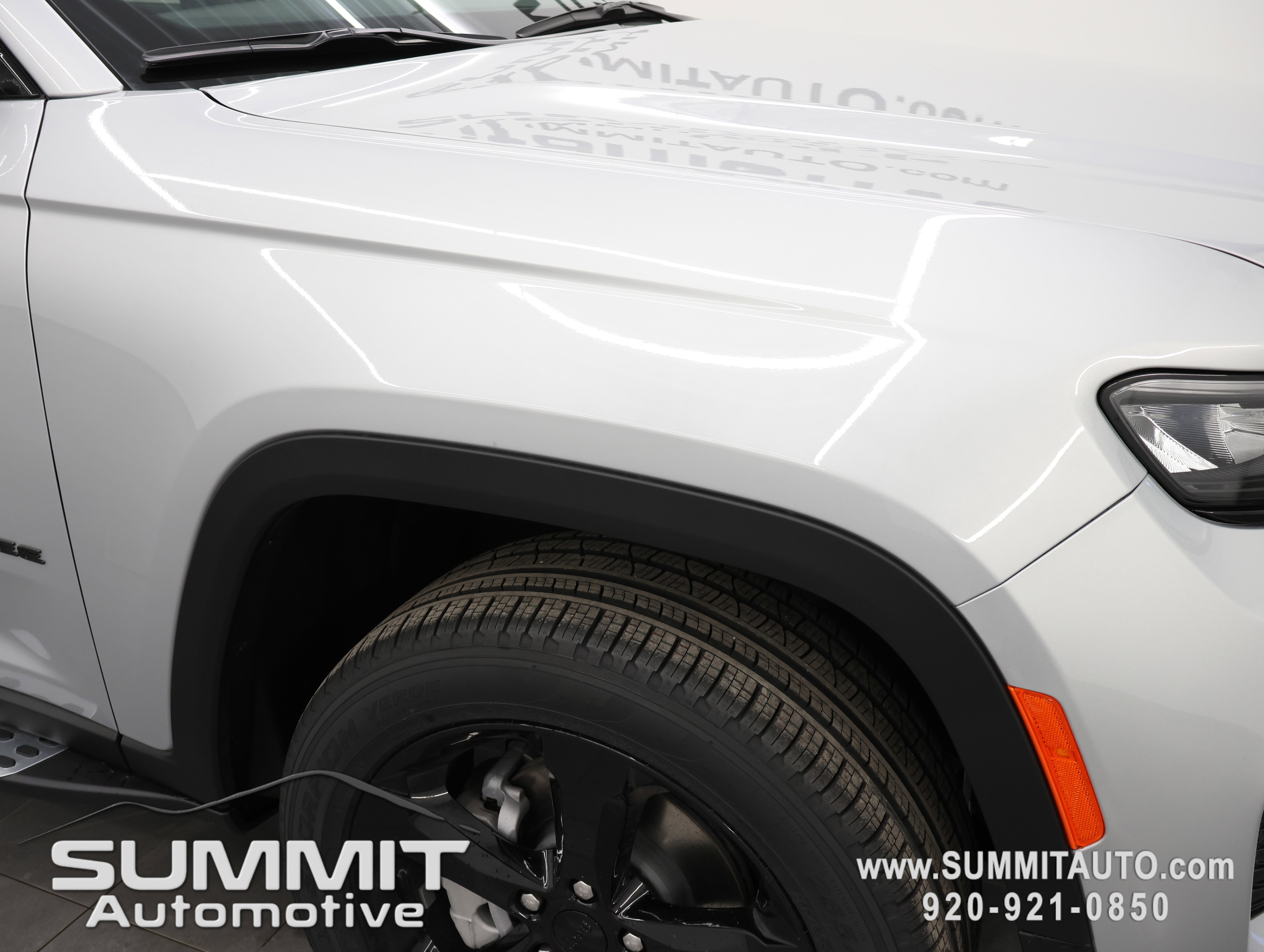 New 2025 Jeep Grand Cherokee Limited w/ Black Appearance Package image 23