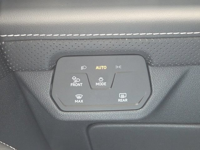 Used 2024 Volkswagen Atlas Cross Sport SE AWD/4WD image 29