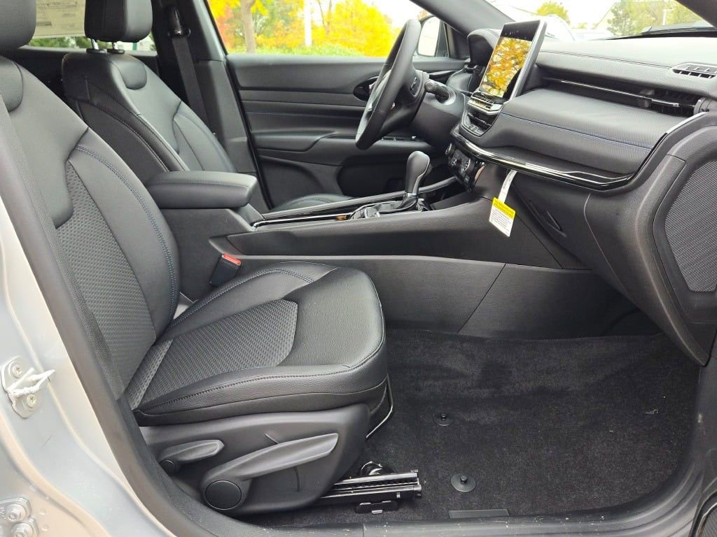 New 2026 Jeep Compass Latitude image 7