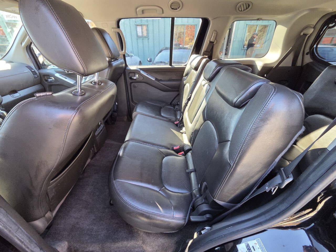 Used 2011 Nissan Pathfinder Silver AWD/4WD image 16