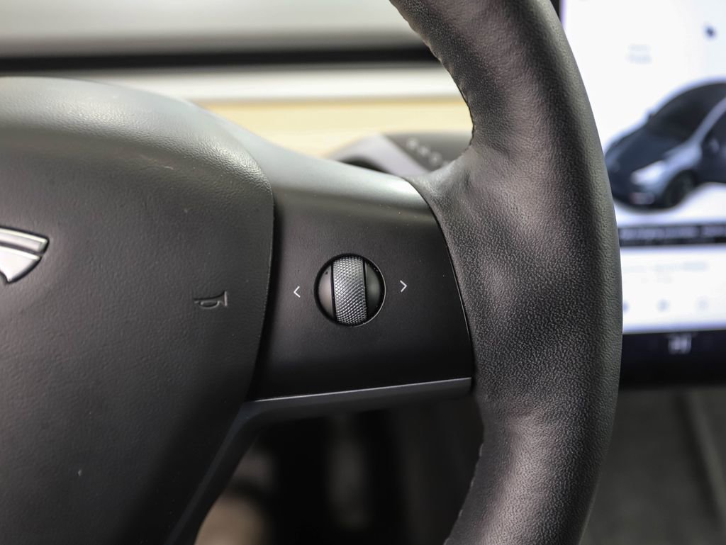 Used 2021 Tesla Model Y Long Range image 13