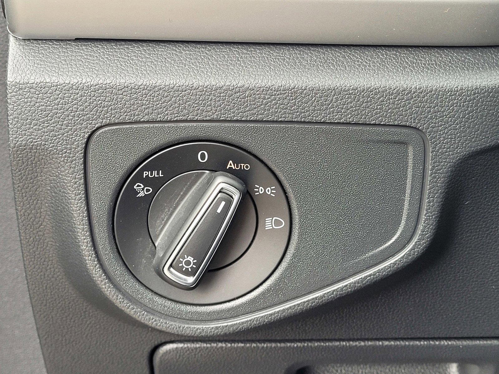 Used 2022 Volkswagen Atlas Cross Sport SE image 19