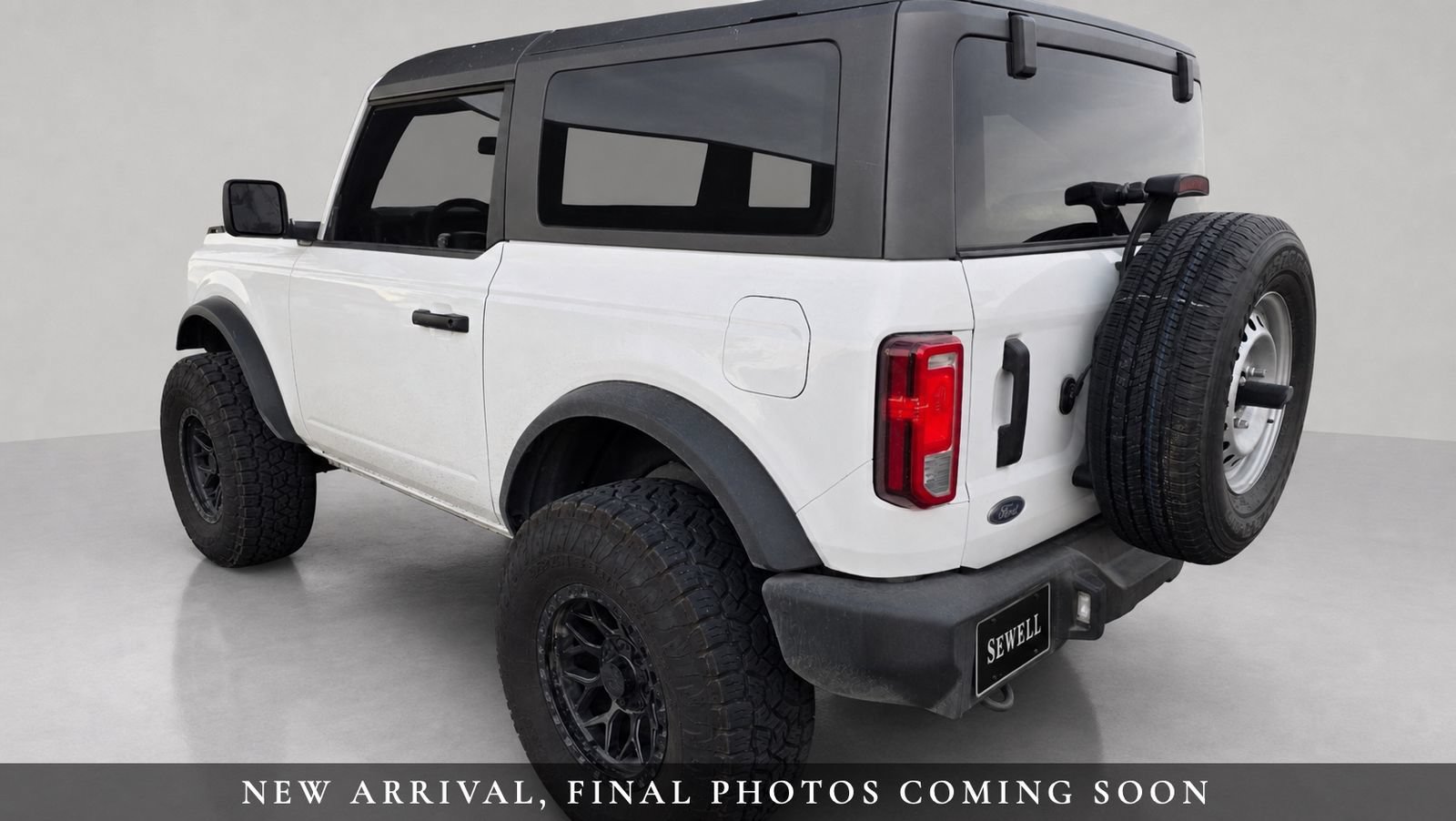 Used 2025 Ford Bronco 2-Door AWD/4WD image 2
