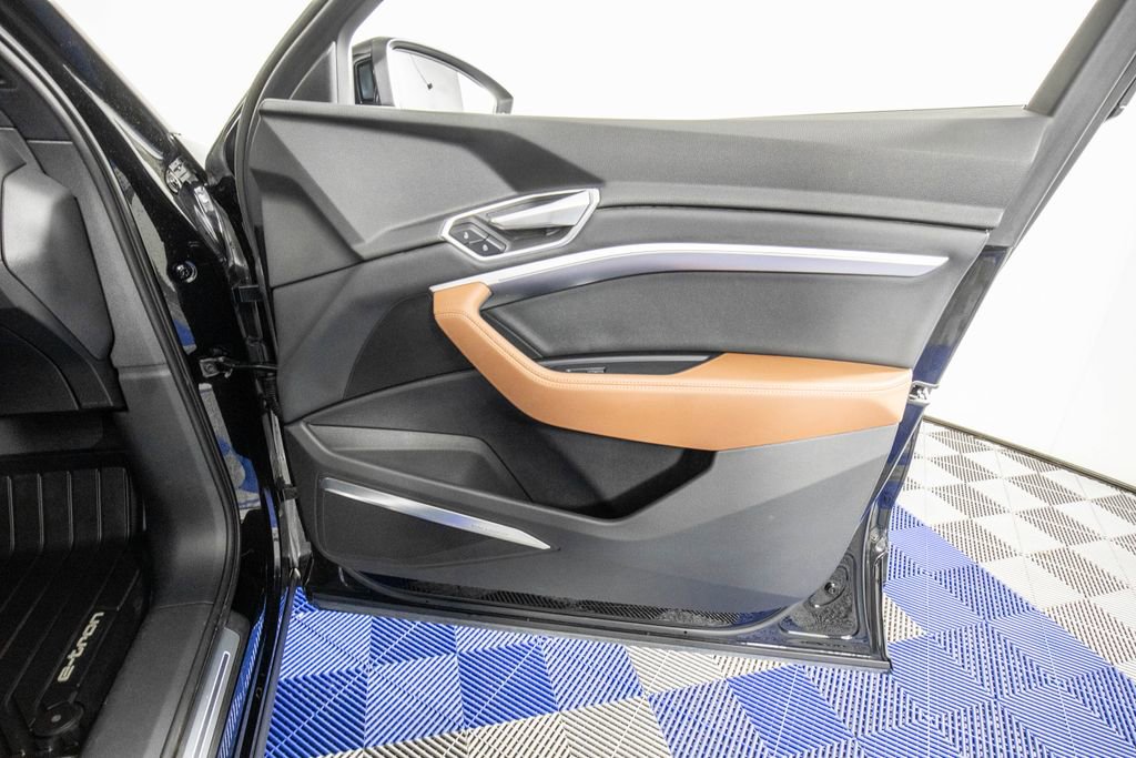 Used 2022 Audi e-tron Premium Plus w/ Premium Plus Package image 15