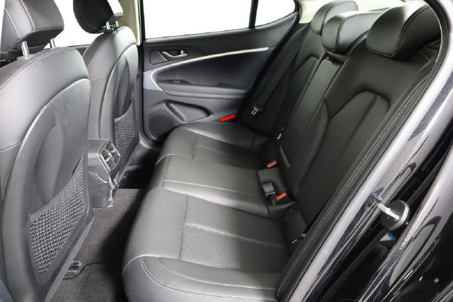 Used 2023 Genesis G70 2.0T RWD image 8