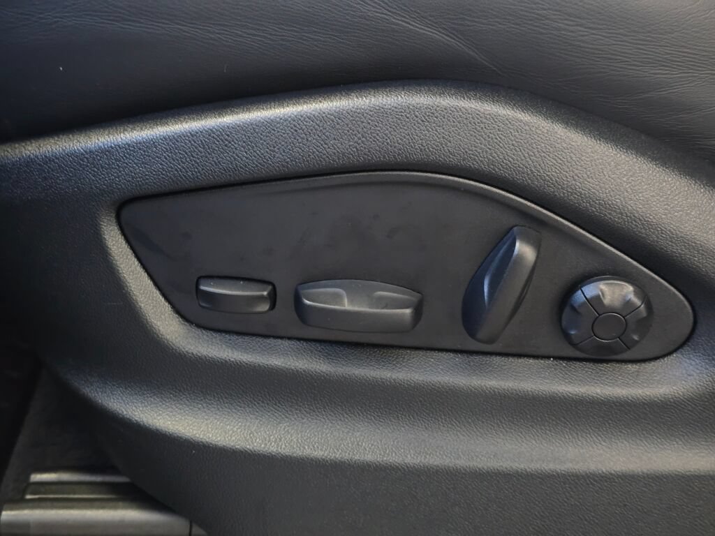 Certified 2025 Porsche Cayenne Coupe AWD/4WD image 40