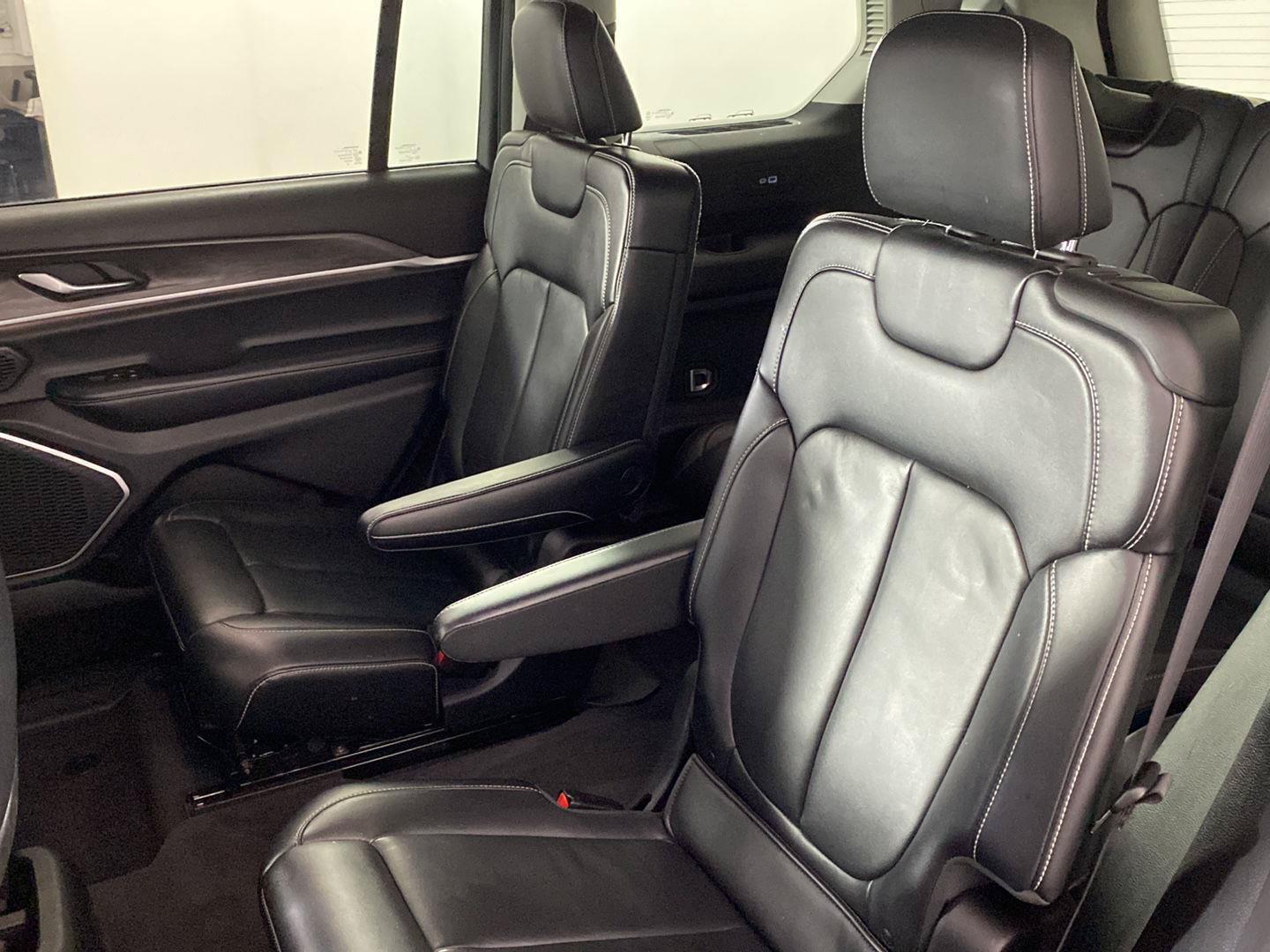 Used 2021 Jeep Grand Cherokee L Limited w/ MOPAR Finishing Package AWD/4WD image 4