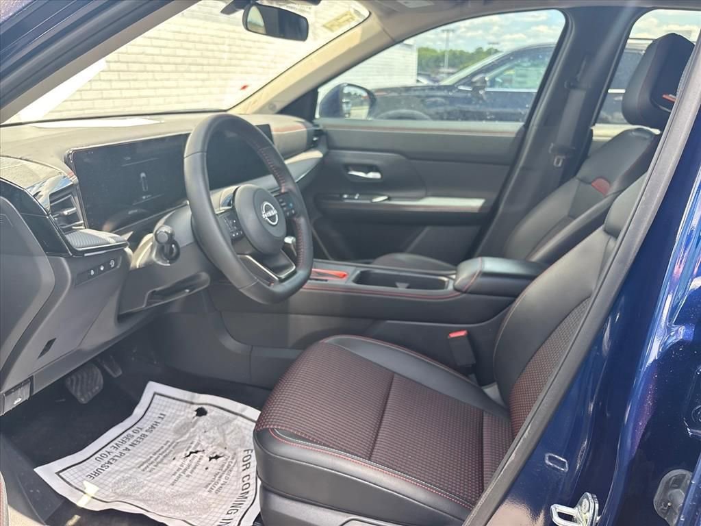 Used 2025 Nissan Kicks SR w/ SR Premium Package FWD image 18