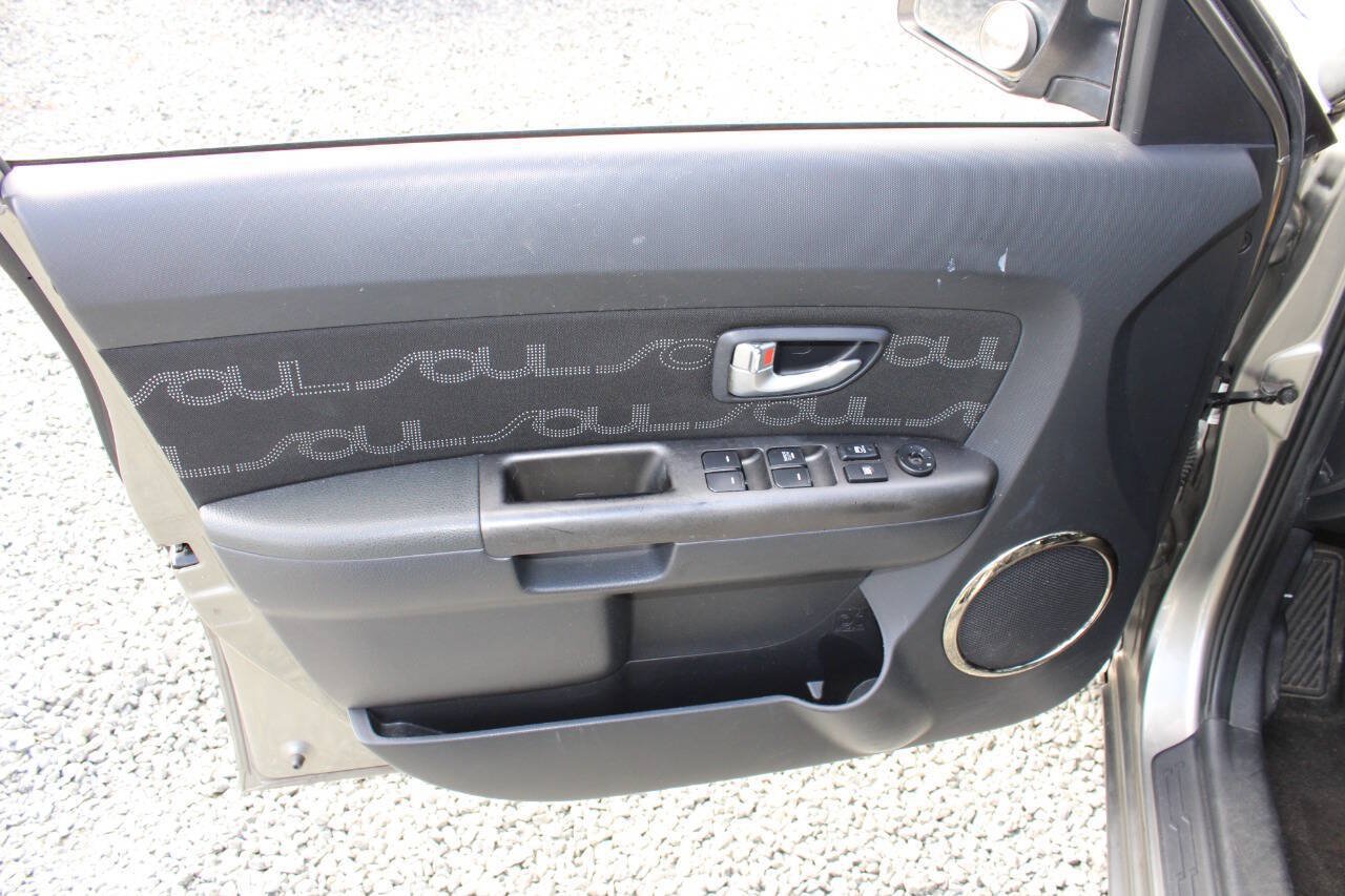 Used 2013 Kia Soul + FWD image 18