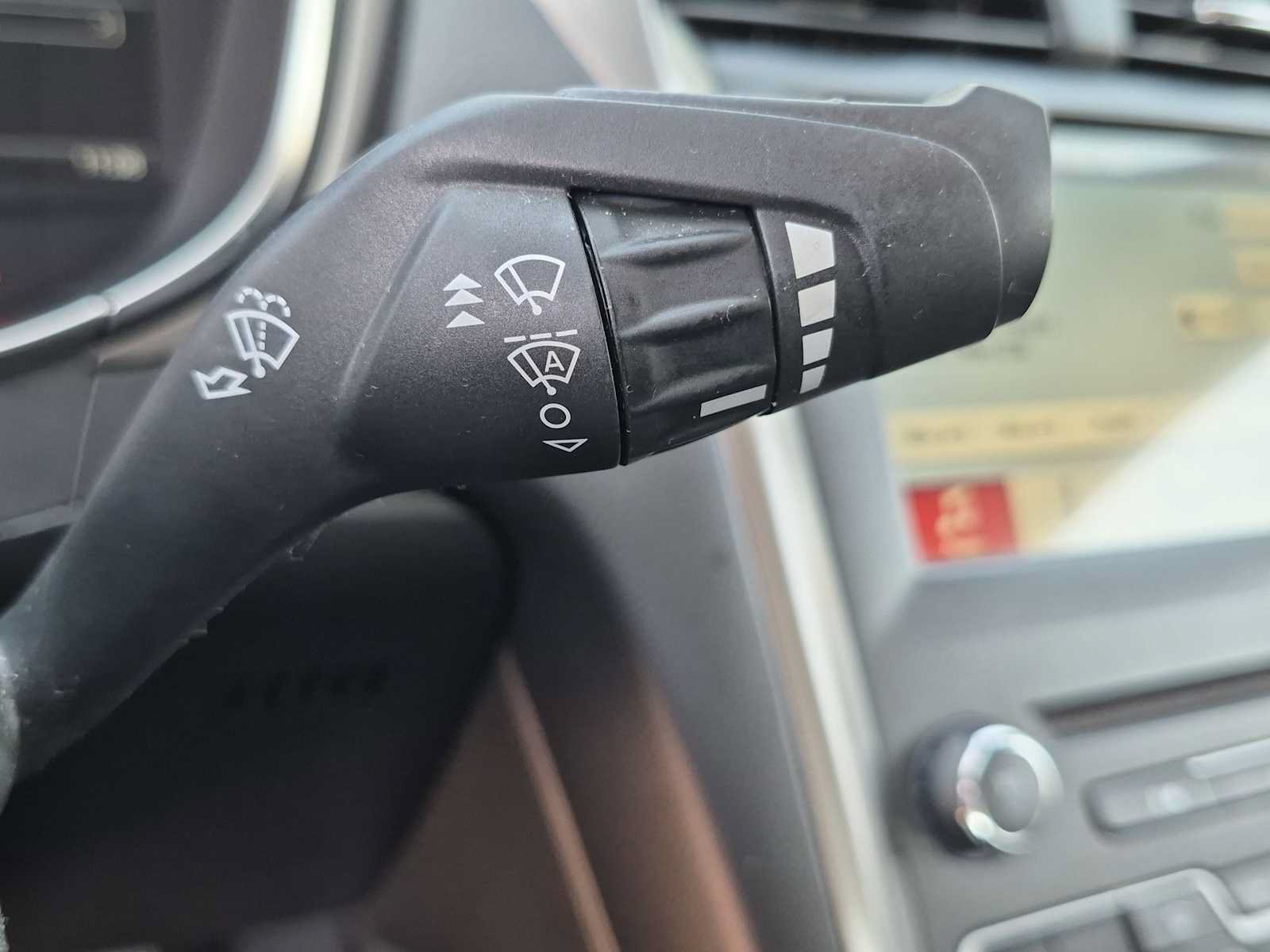 Used 2018 Ford Fusion SE w/ Fusion SE Technology Package FWD image 24