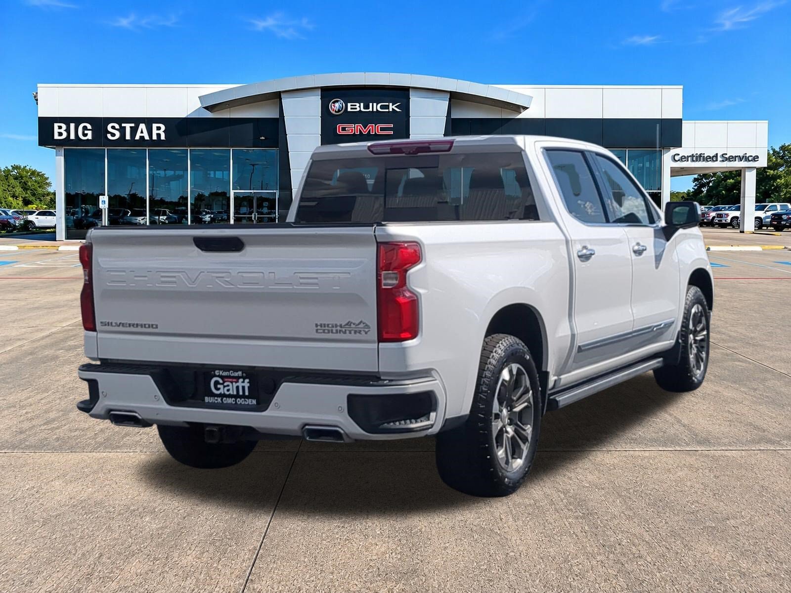 Used 2023 Chevrolet Silverado 1500 High Country w/ Technology Package AWD/4WD image 3