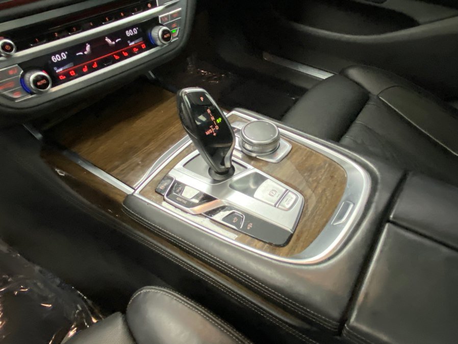 Used 2016 BMW 750i xDrive AWD/4WD image 27
