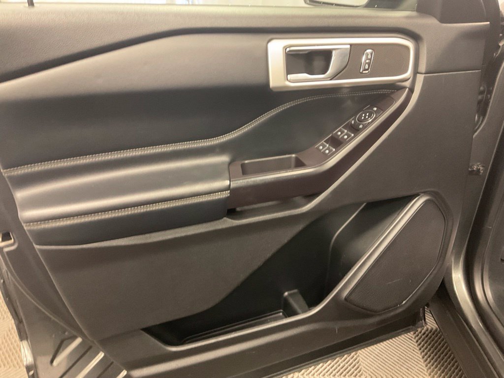 Used 2020 Ford Explorer XLT w/ Equipment Group 202A AWD/4WD image 18