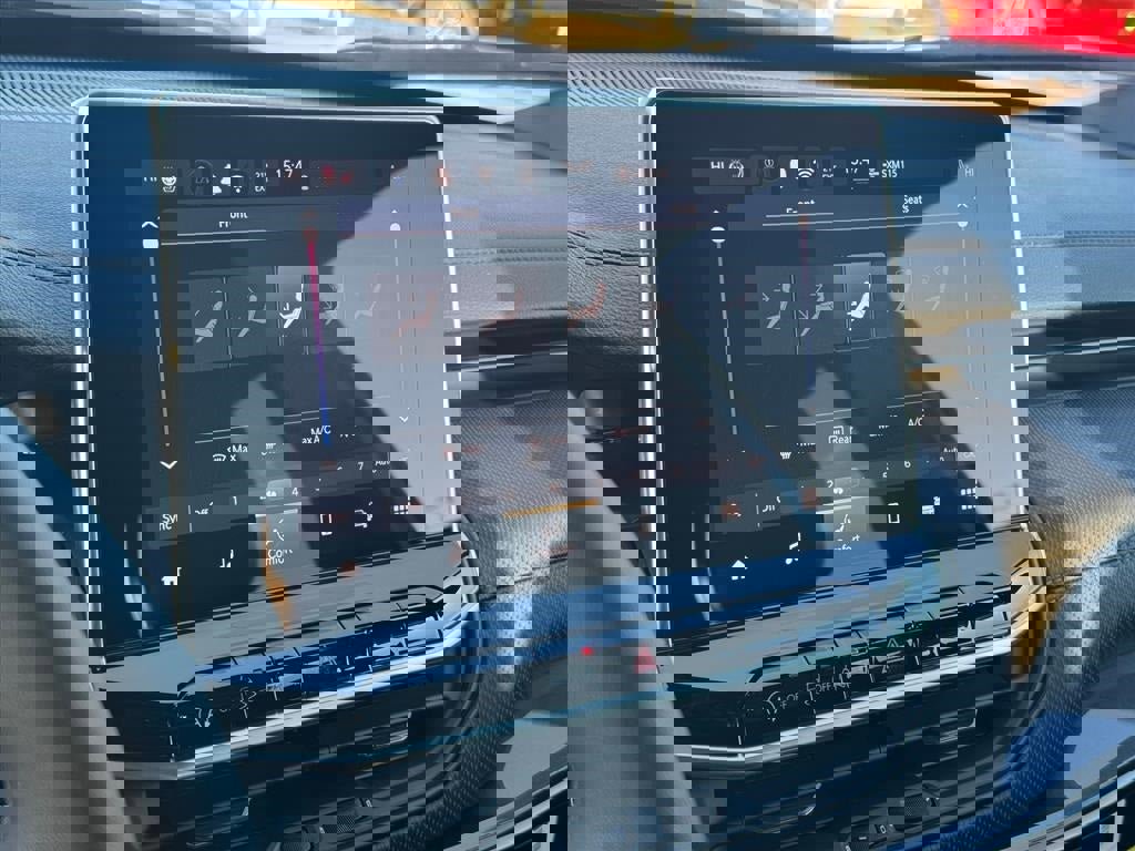 New 2026 Jeep Compass Latitude w/ Sun and Sound Group image 25