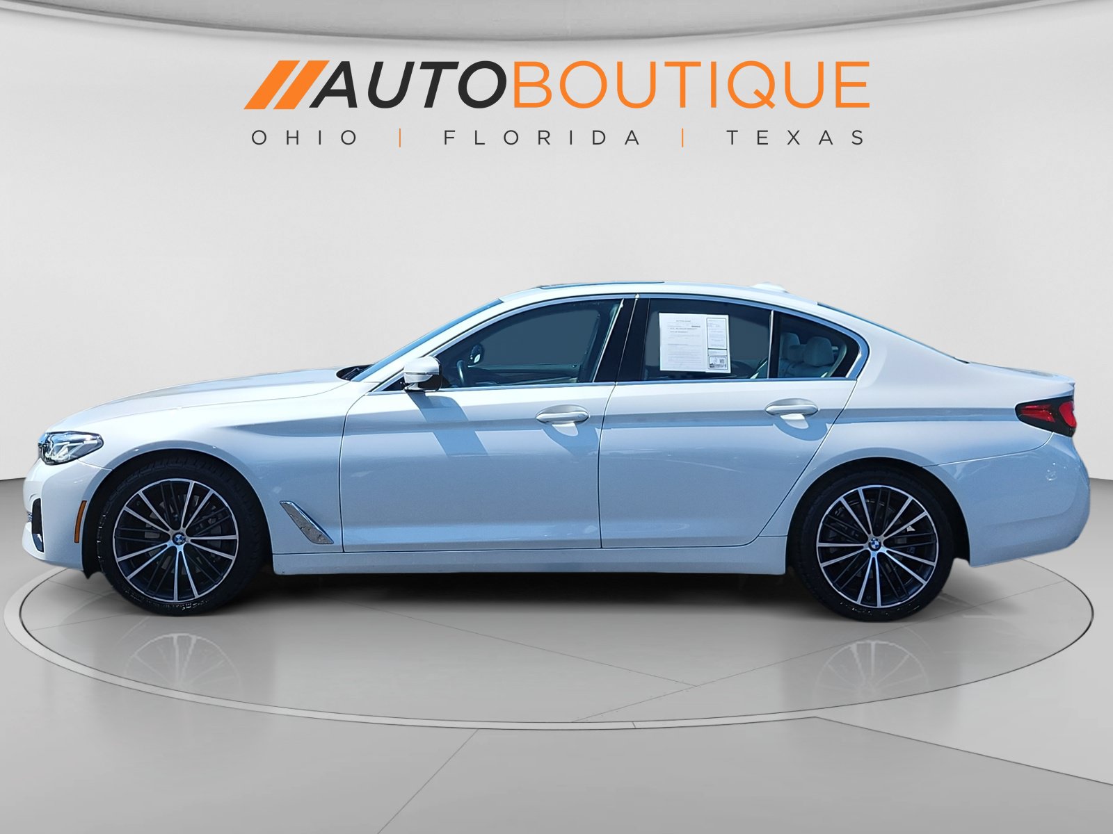 Used 2021 BMW 530i w/ Premium Package RWD image 2