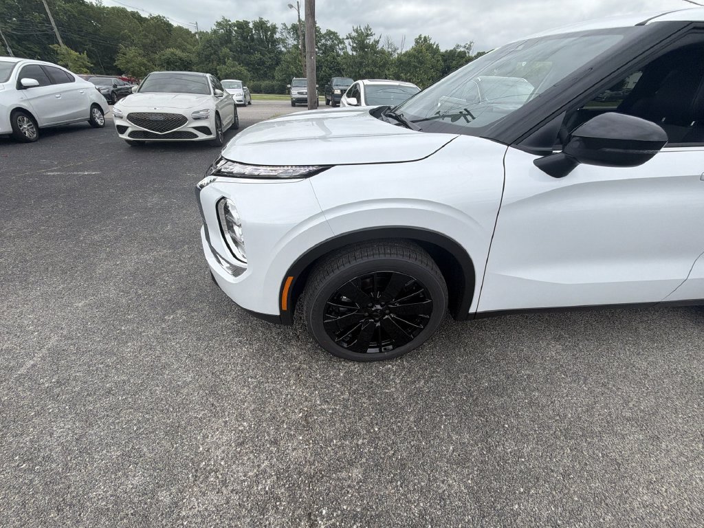 New 2026 Mitsubishi Outlander LE FWD image 10