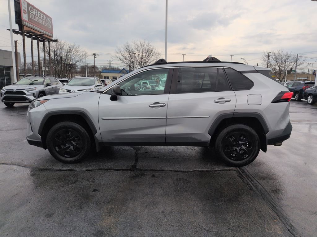 Used 2021 Toyota RAV4 LE image 2