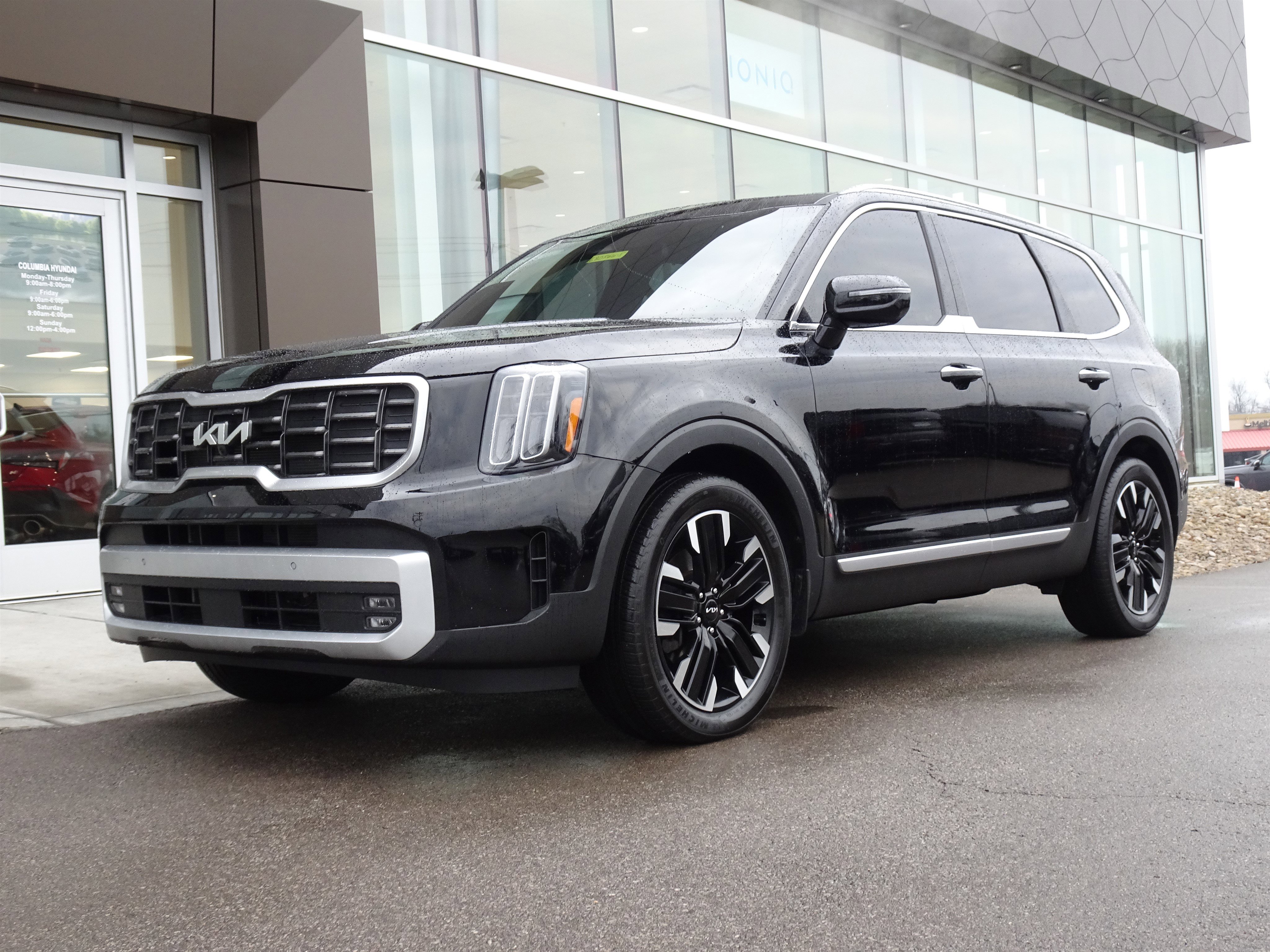Used 2024 Kia Telluride SX w/ Towing Package image 1