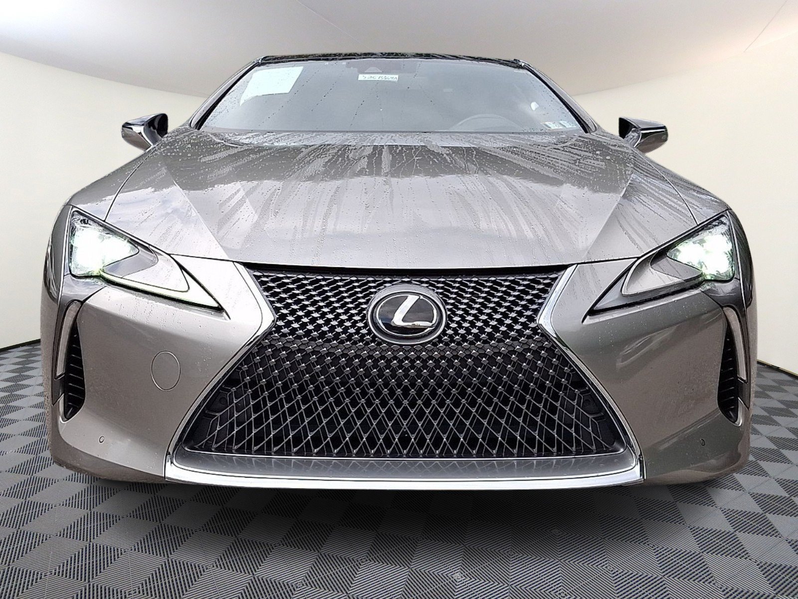 Used 2018 Lexus LC 500 Coupe RWD image 2