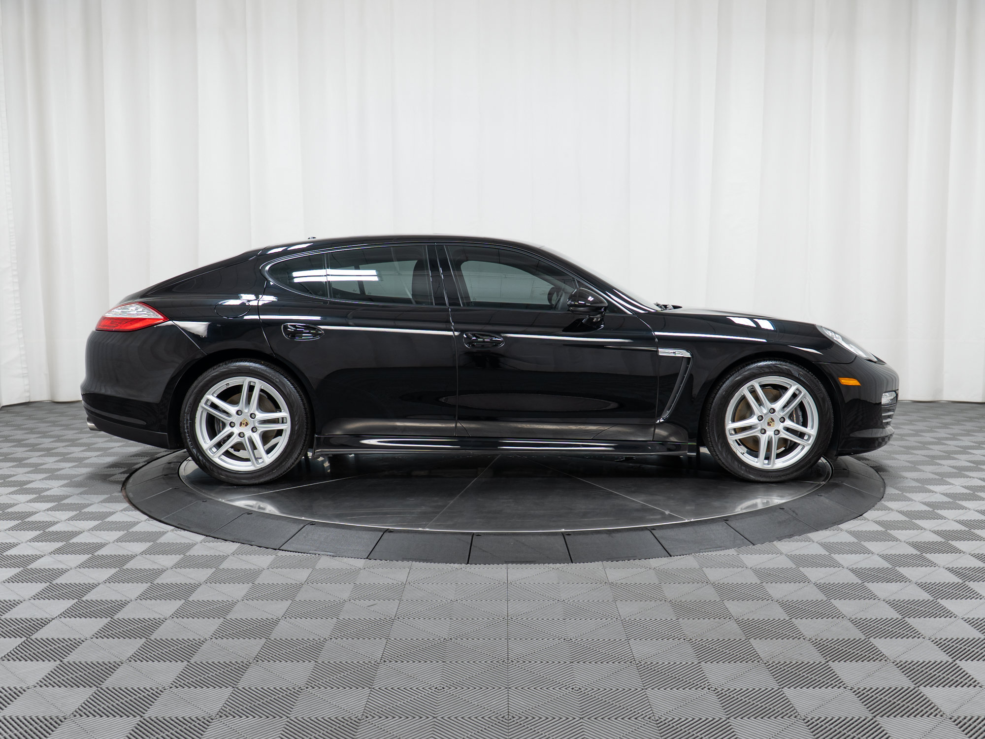 Used 2011 Porsche Panamera 4 AWD/4WD image 8