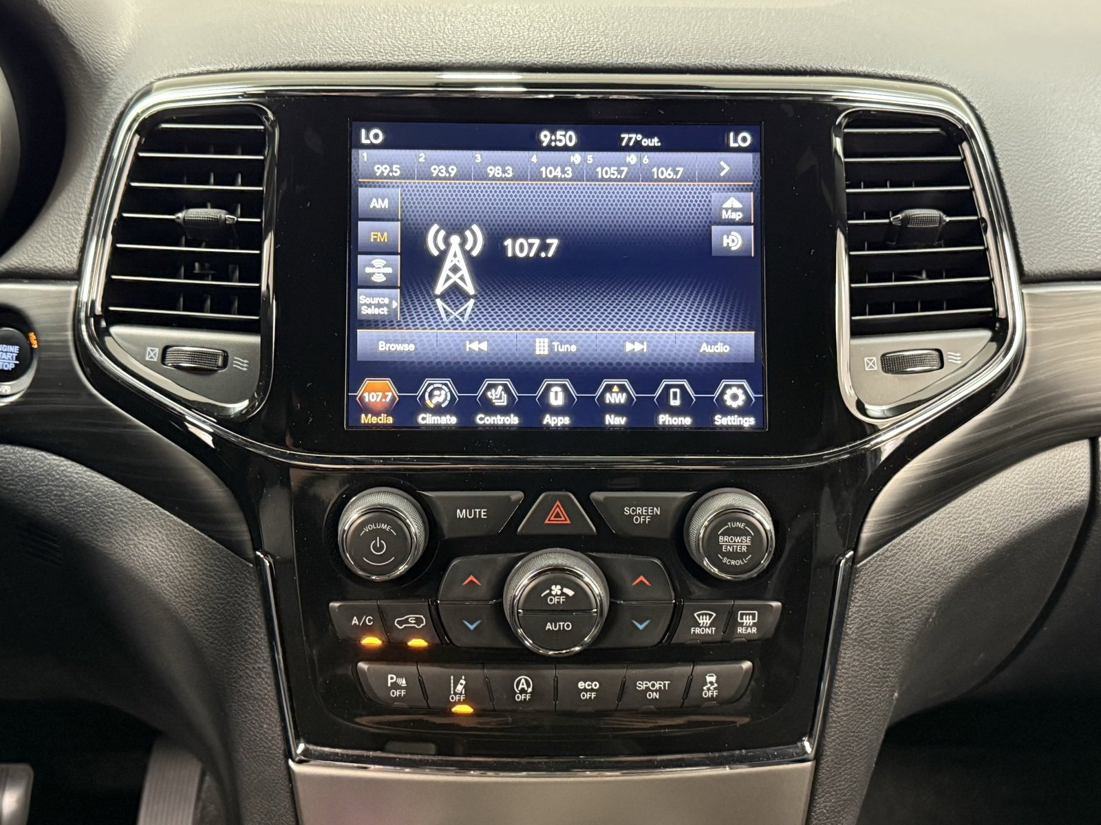 Used 2021 Jeep Grand Cherokee Laredo X image 20