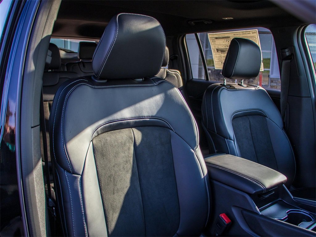 Used 2025 Jeep Grand Cherokee L Altitude image 13