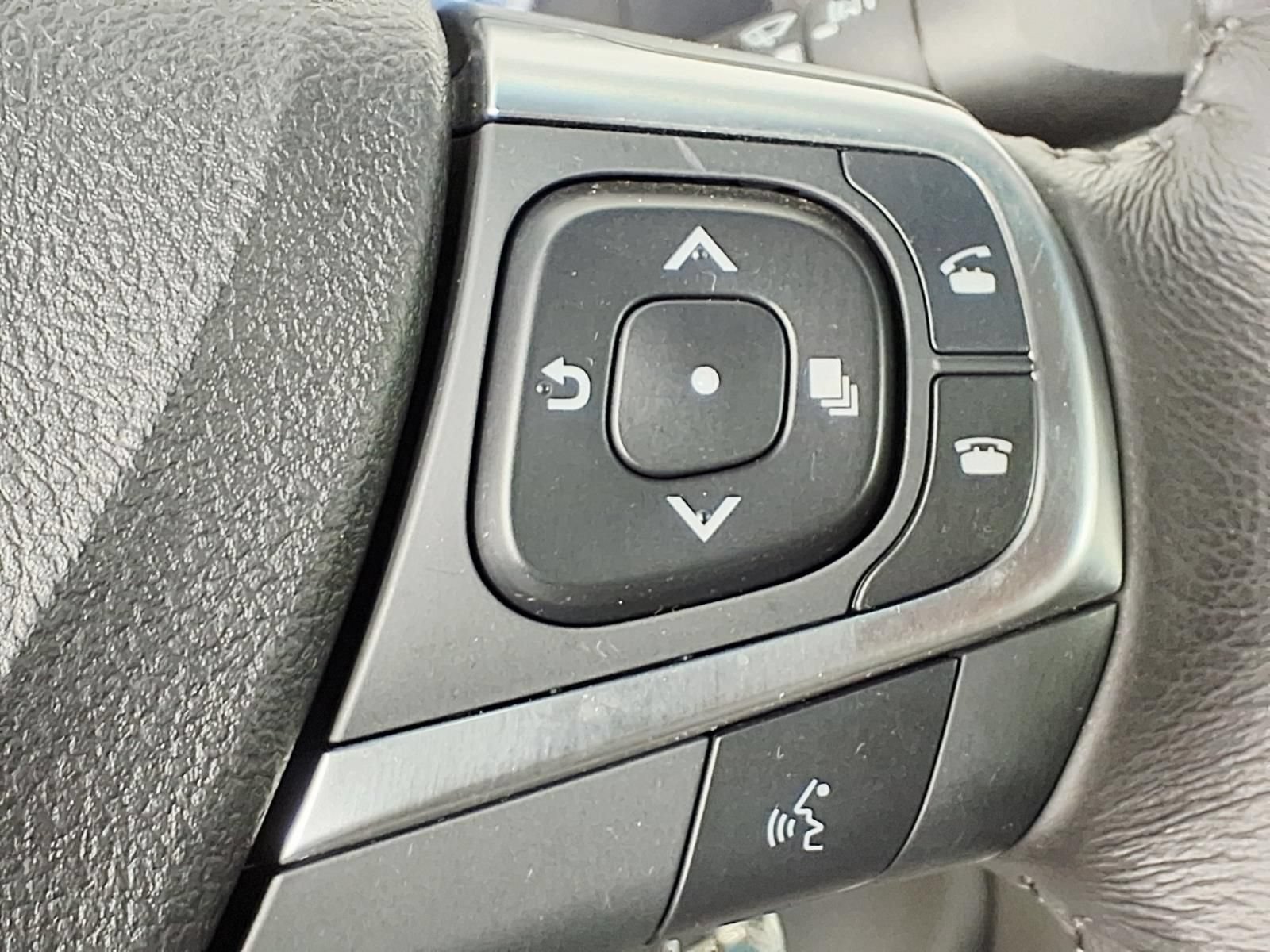 Used 2017 Toyota Camry XLE FWD image 18