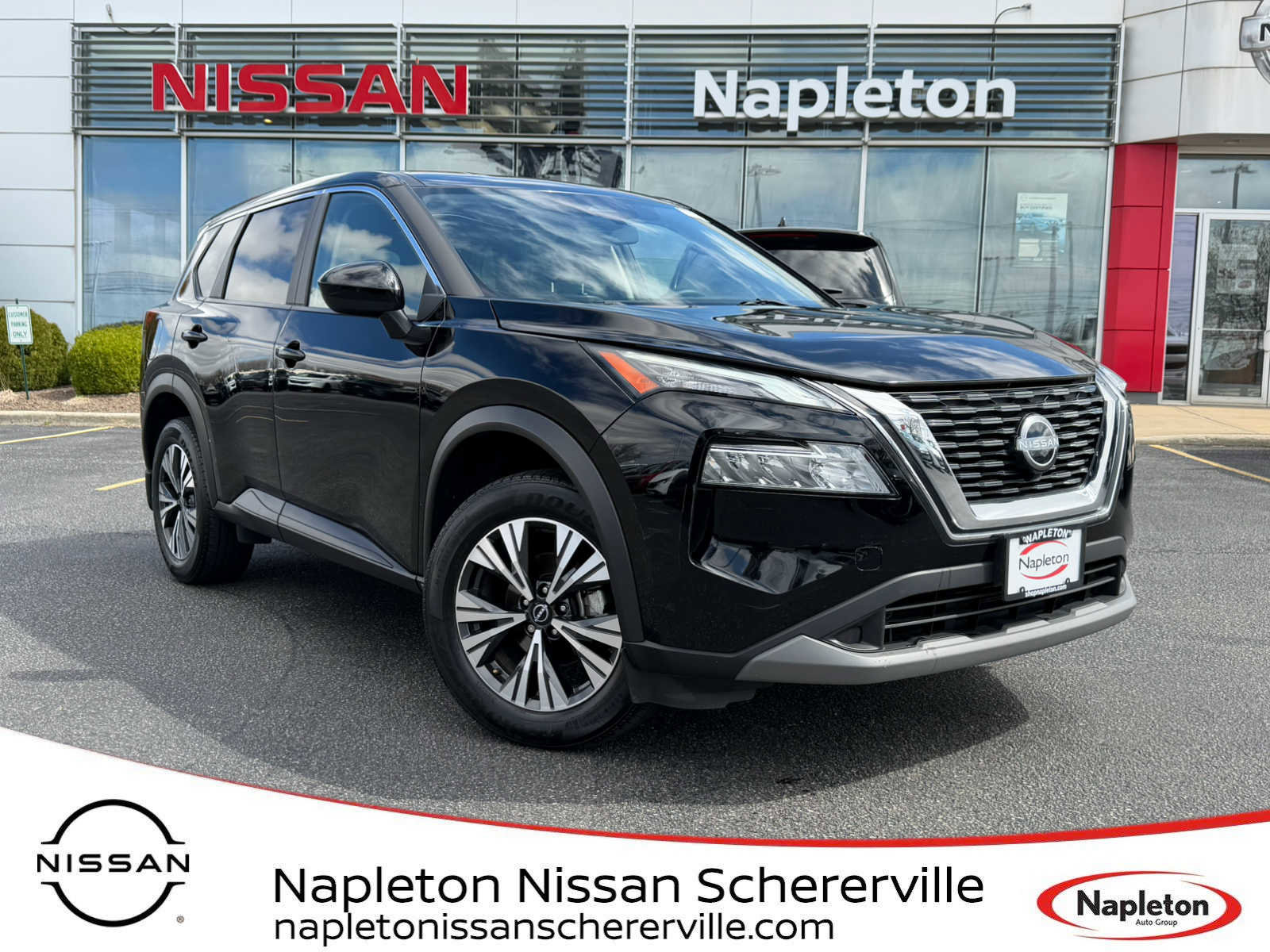 Used 2023 Nissan Rogue SV image 1
