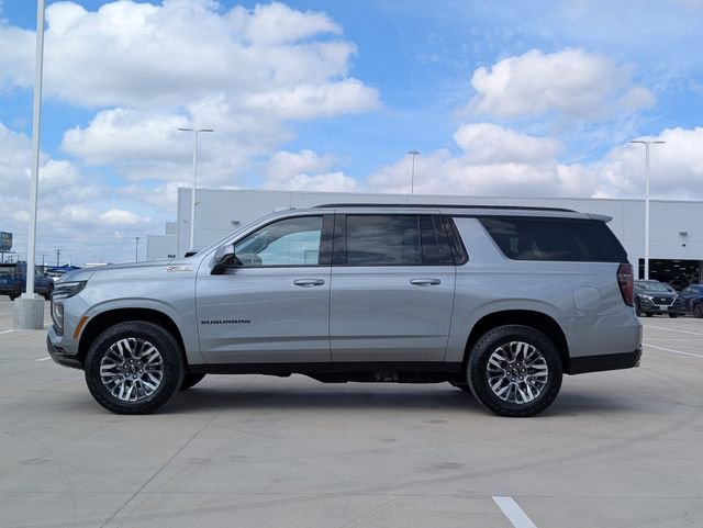 Used 2025 Chevrolet Suburban Z71 image 3