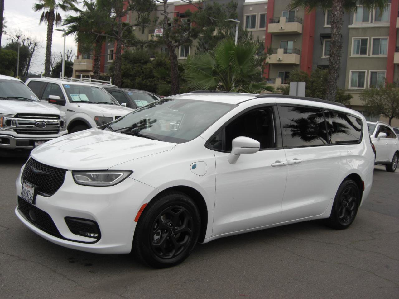 Used 2021 Chrysler Pacifica Touring w/ S Appearance Package image 3