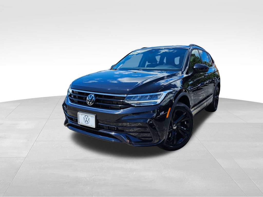 Certified 2024 Volkswagen Tiguan SE R-Line AWD/4WD image 3