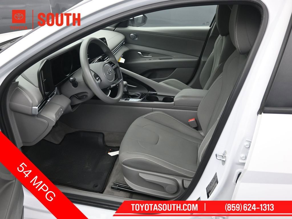 Used 2023 Hyundai Elantra Blue image 9