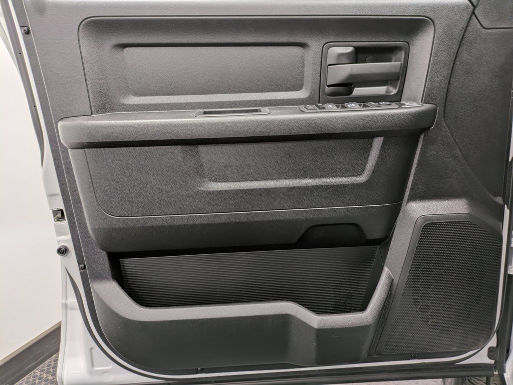 Used 2024 RAM 2500 Tradesman w/ Chrome Appearance Group image 8