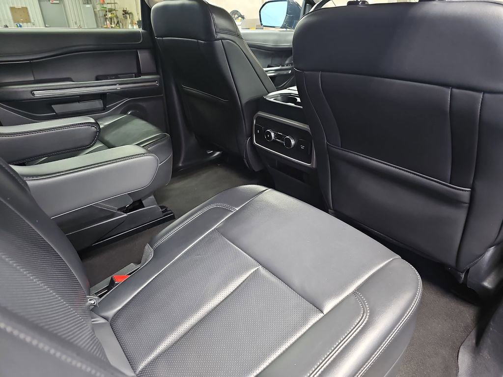 Used 2024 Ford Expedition Max XLT image 11