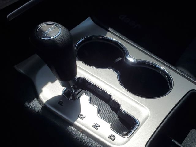 Used 2011 Jeep Grand Cherokee Laredo image 18