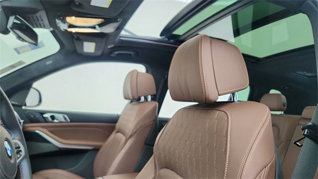 Used 2025 BMW X7 M60i image 36