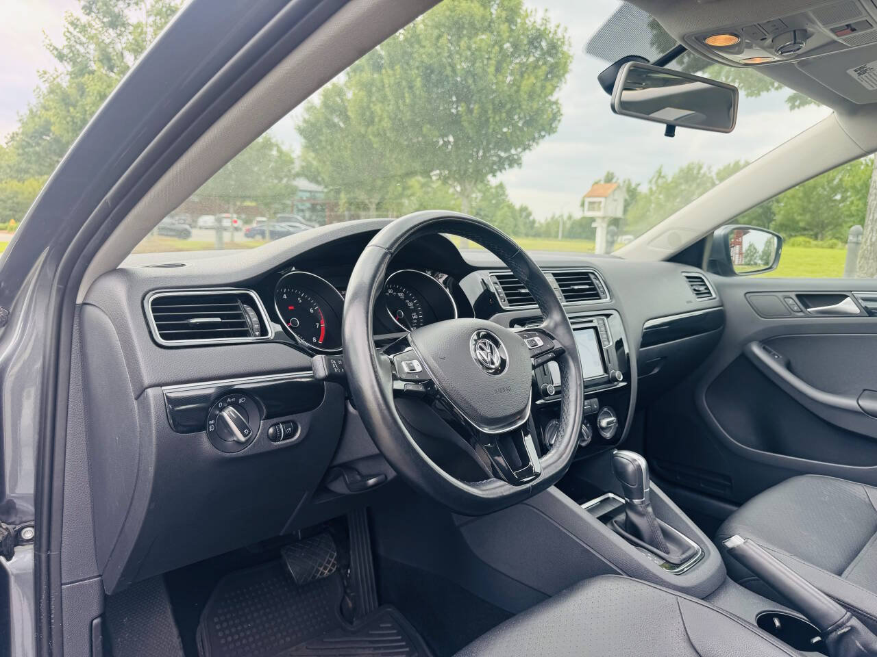 Used 2016 Volkswagen Jetta SEL w/ Lighting Package FWD image 16
