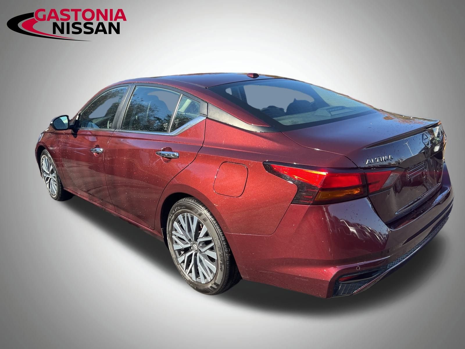 Used 2024 Nissan Altima 2.5 SV image 13