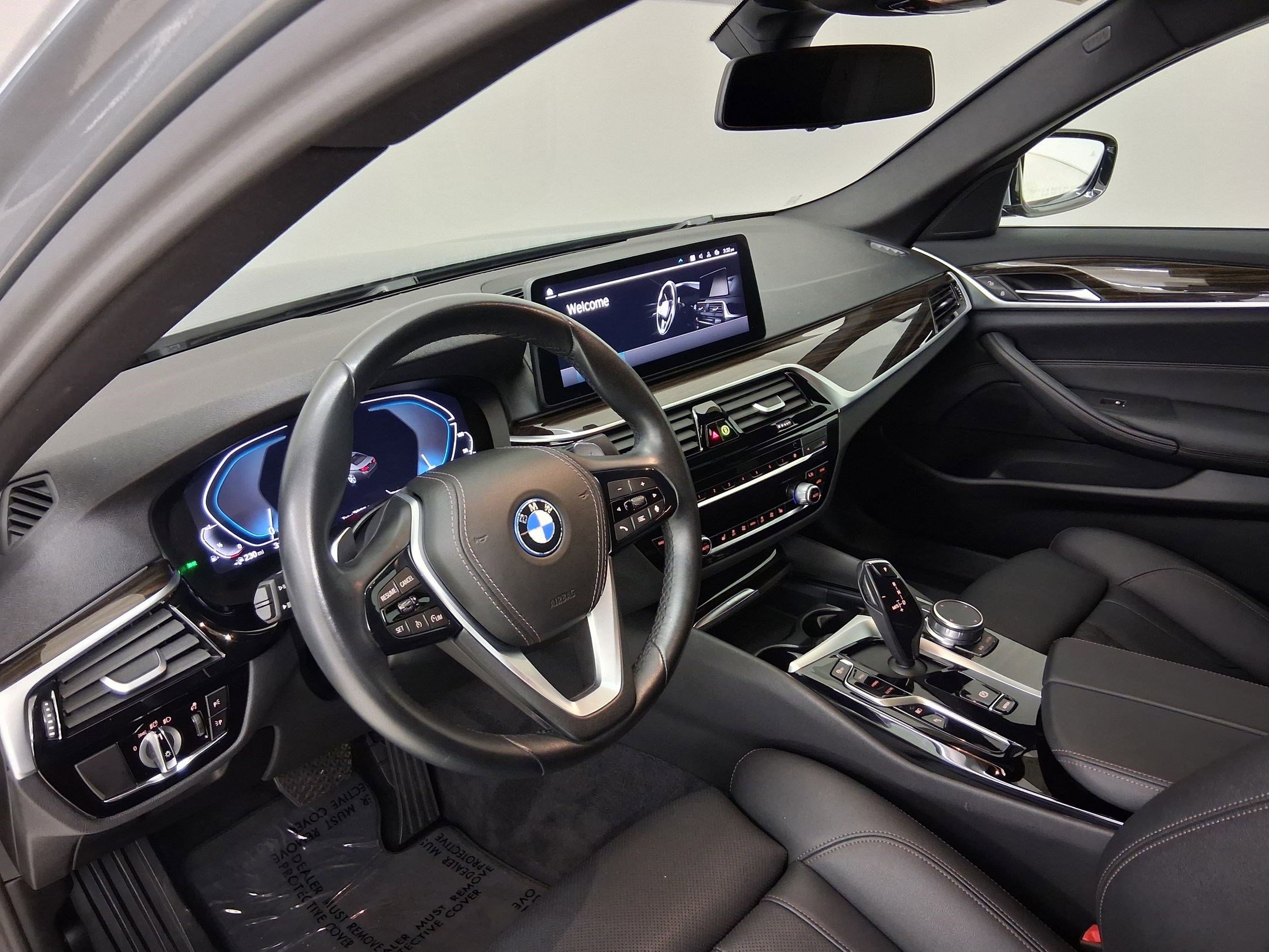 Certified 2023 BMW 530e w/ Convenience Package image 2