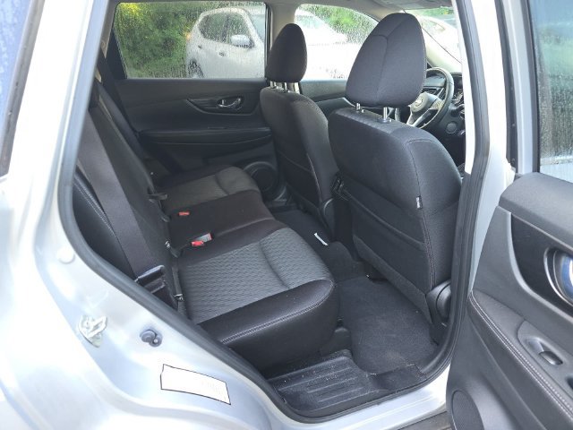Used 2018 Nissan Rogue SV FWD image 12