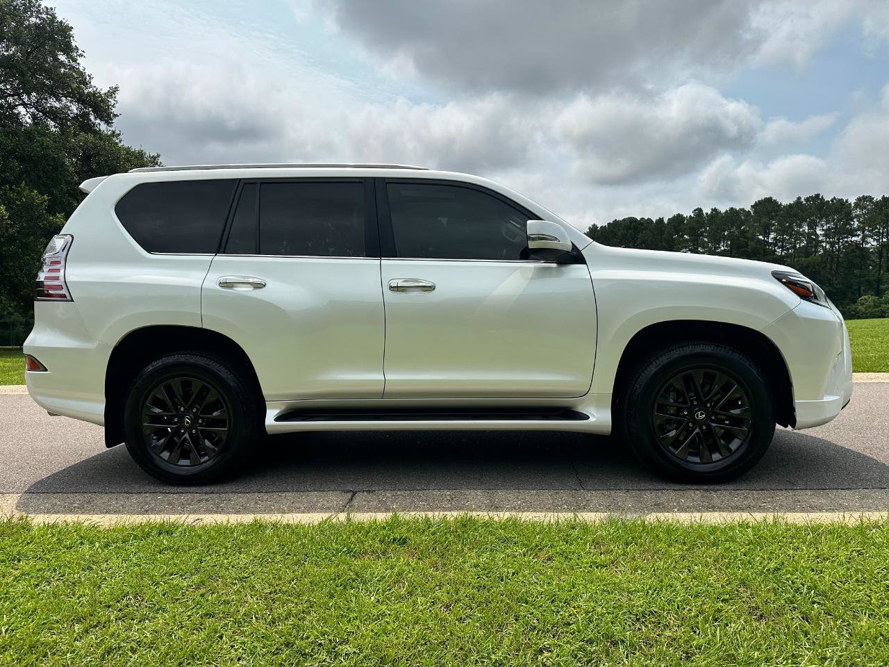 Used 2023 Lexus GX 460 Premium w/ Premium Package AWD/4WD image 4